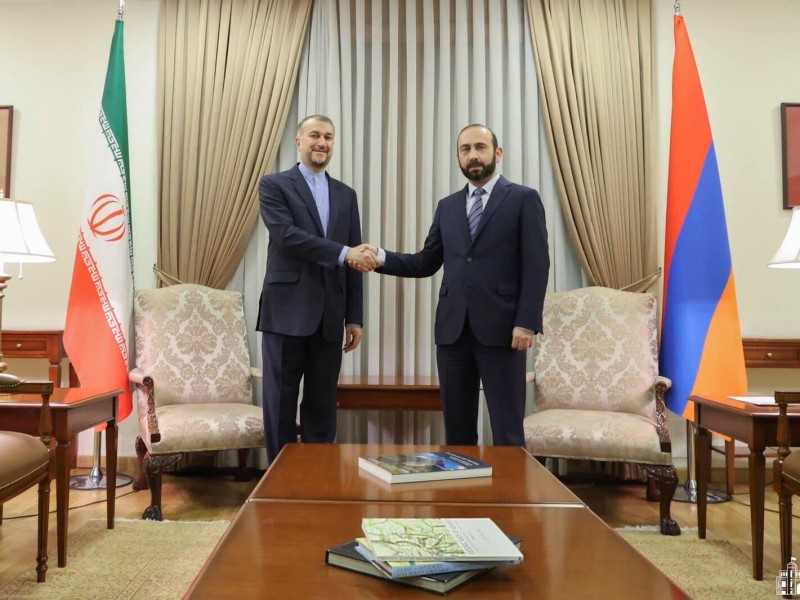 Стартовал официальный визит министра иностранных дел Ирана в Ереван