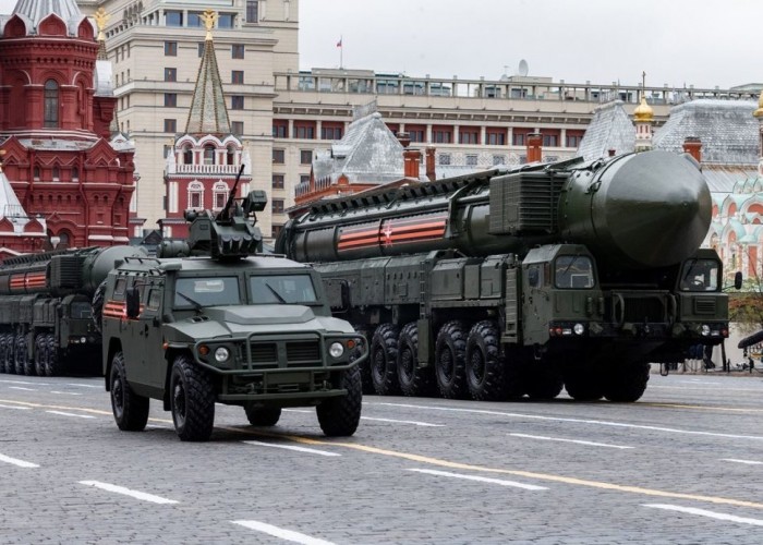 Песков: Россия использует ядерное оружие только в случае реальной угрозы стране