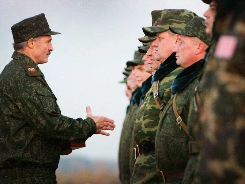 Лукашенко призвал обновить план применения совместной группировки войск РФ и Белоруссии