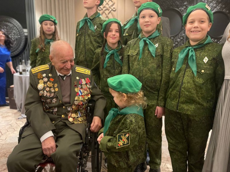 В Ереване 100-летний юбилей отметил участник Великой Отечественной войны Петрос Петросян