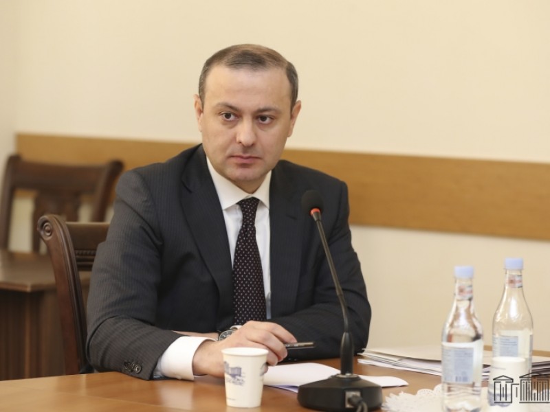 Секретарь совета безопасности Армении принял Хавьера Коломину