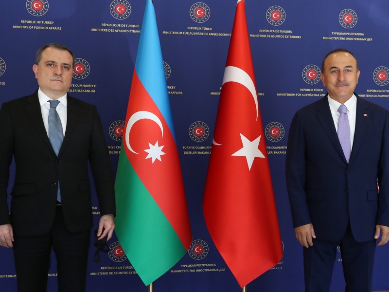 Главы МИД Азербайджана и Турции обсудили ситуацию в регионе и в Афганистане
