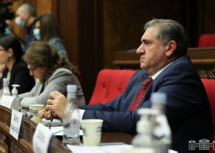 Армения идет на односторонние уступки, Пашинян боится выдвигать требования - мнение