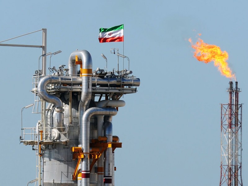 Иран готов в течение месяца вернуться к досанкционному уровню добычи нефти