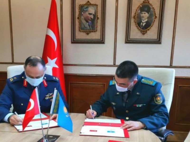 Казахстан и Турция подписали план военного сотрудничества 