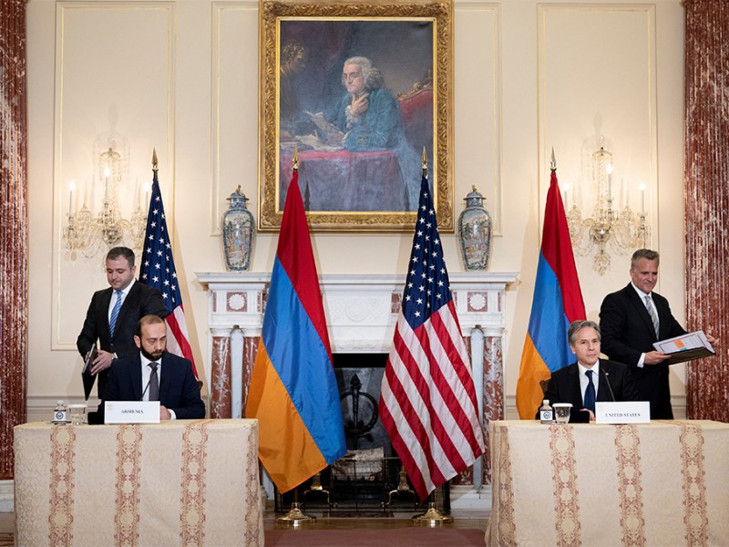 Санкционный кнут и экономический пряник: США усиливают давление на Армению