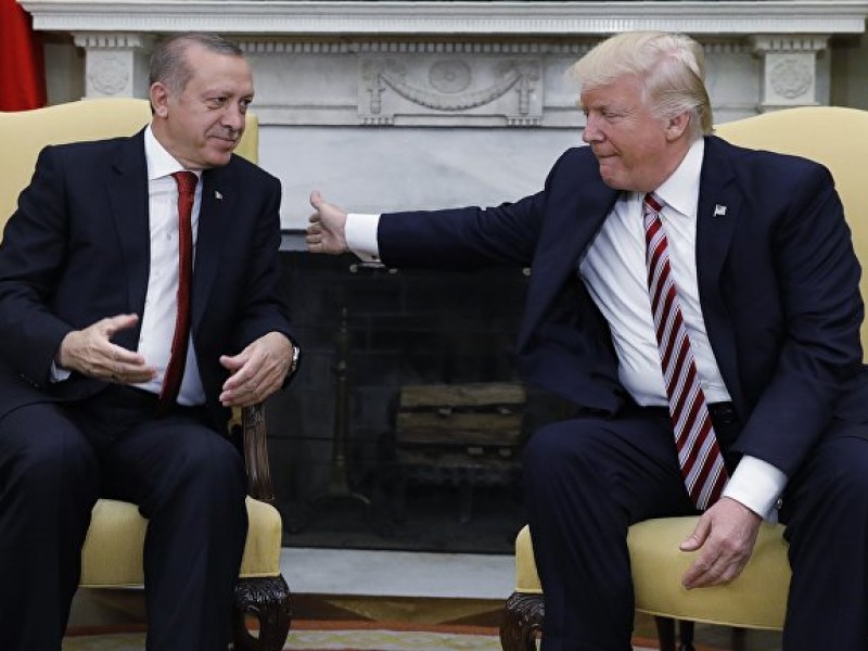 Трамп призвал Эрдогана освободить задержанного в Турции американского пастора