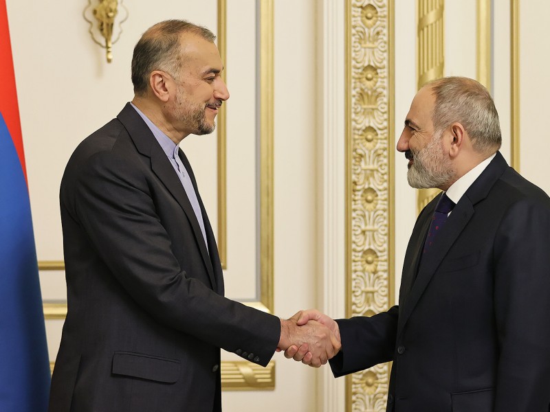 Пашинян и Абдоллахиан обсудили ряд вопросов повестки армяно-иранского сотрудничества