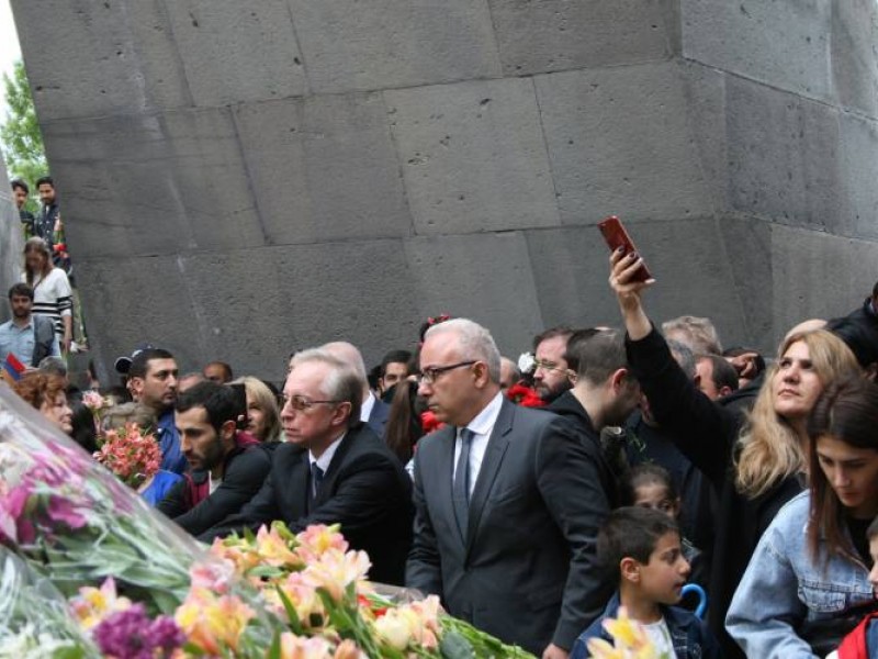 Замглавы МИД РФ Галузин почтил в Ереване память жертв Геноцида армян