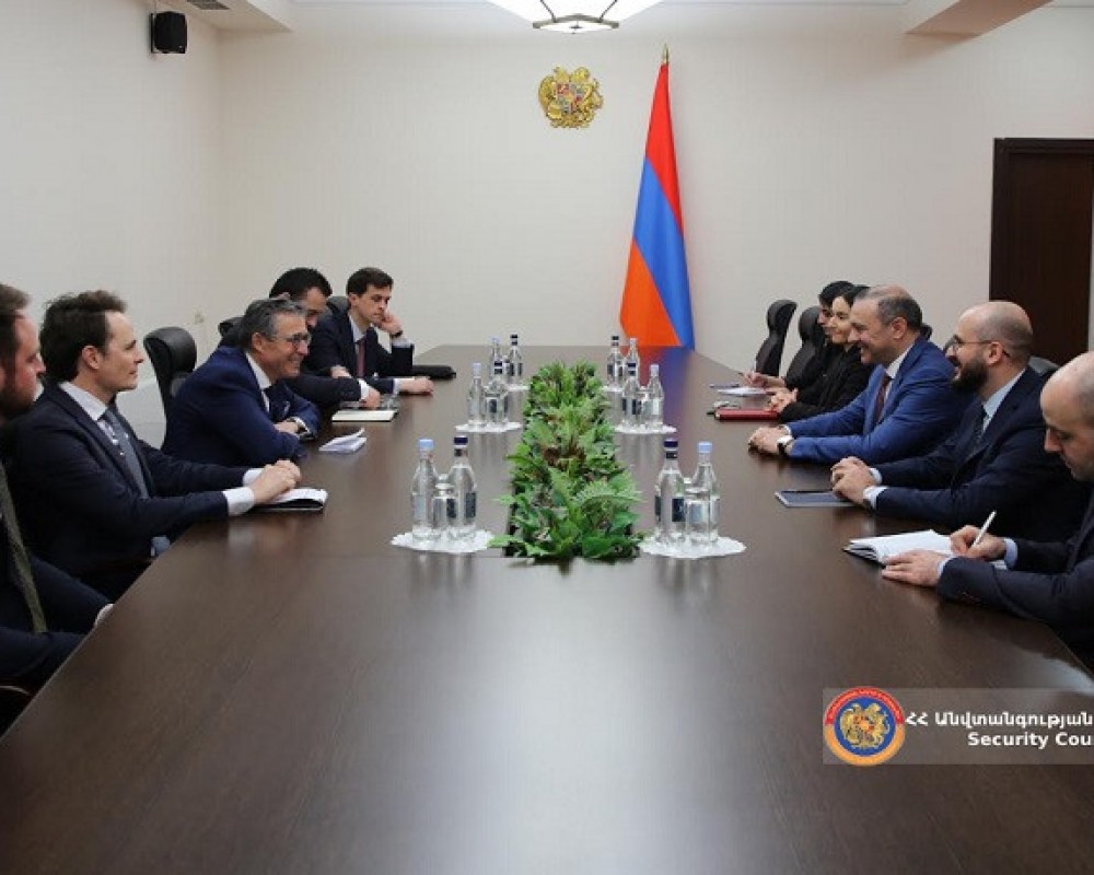 Григорян и Расмуссен коснулись деятельности миссии наблюдателей ЕС в Армении