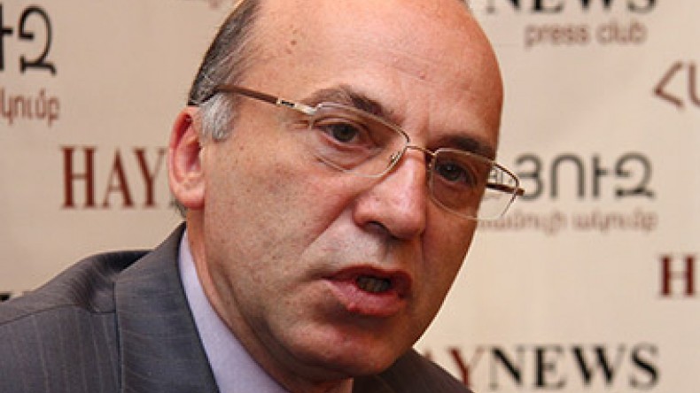 Для обеспечения экономической безопасности Армении важна роль России - Татул Манасерян