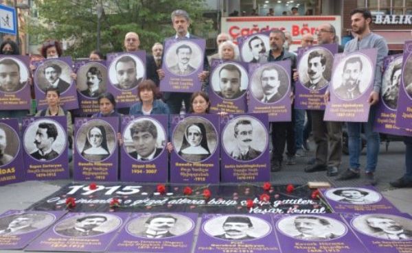 Армянская община Стамбула провела акцию: Атмосфера геноцида сохраняется 
