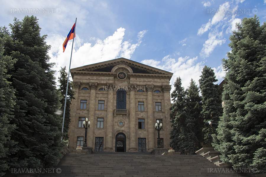 Выборы премьер-министра Армении состоятся в парламенте 8 мая