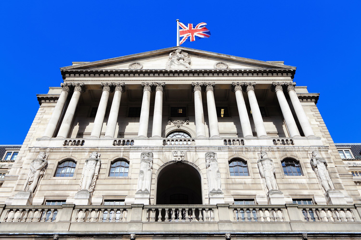 Банк Англии спрогнозировал падение ВВП Великобритании на 14%