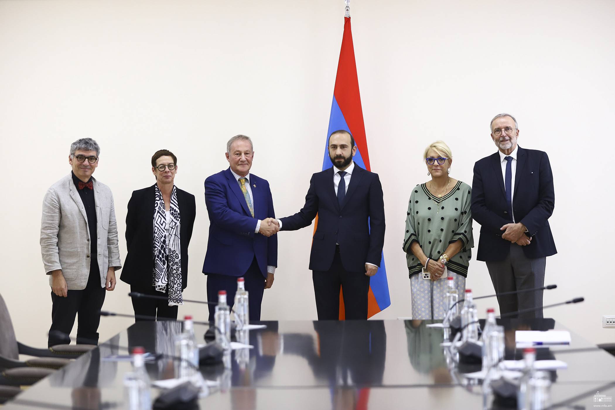 Арарат Мирзоян принял представителей группы дружбы Франция-Армения Сената Франции