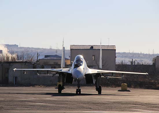 В Армении российские лётчики истребителей МиГ и Су посадили 
