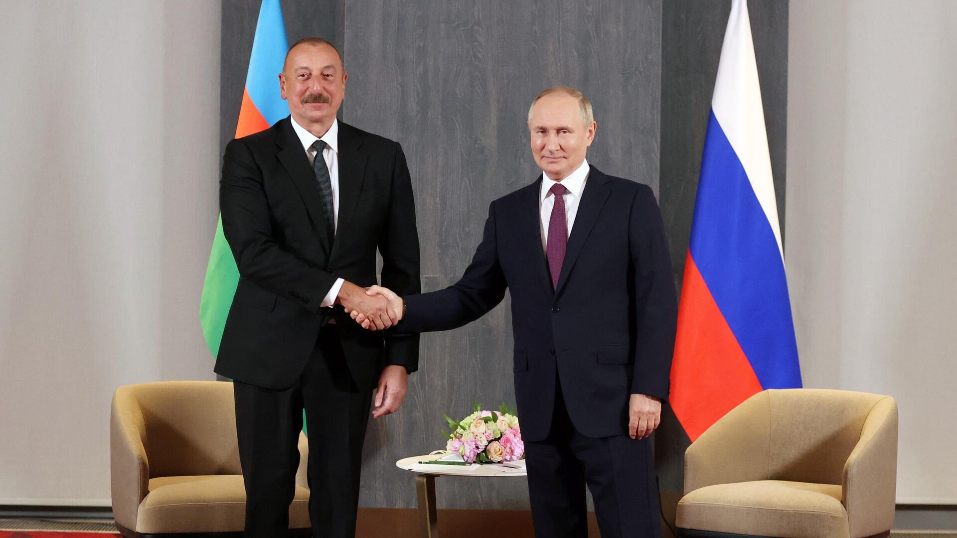 Путин обсудил с Алиевым вопросы урегулирования между Азербайджаном и Арменией