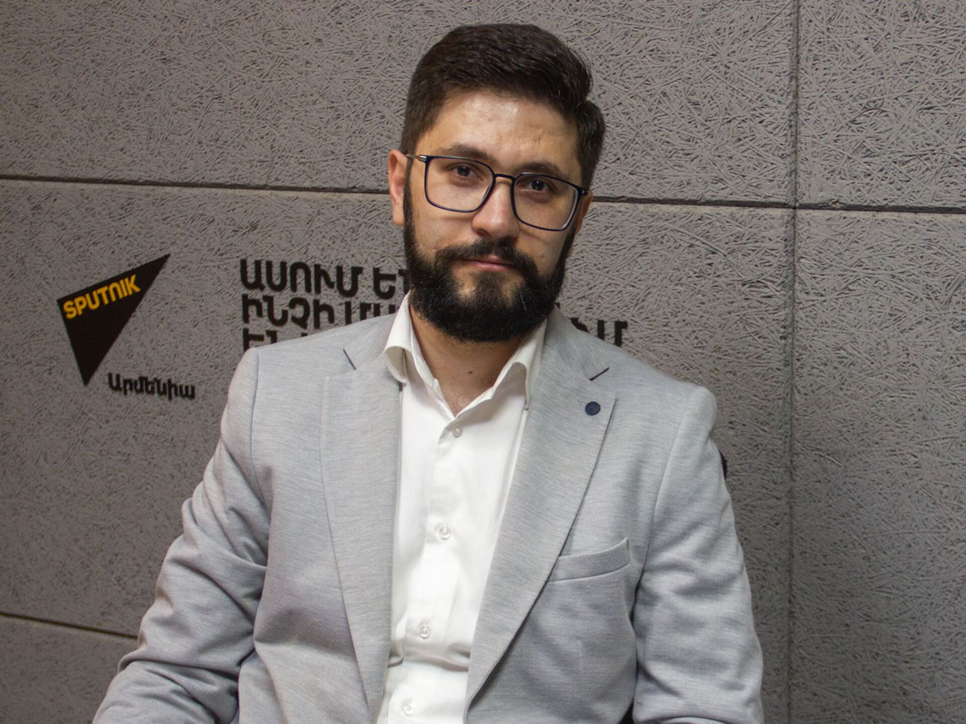 Бениамин Матевосян: «Анклавы» - это мина под армянской государственностью 