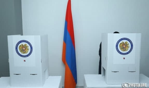 В Армении стартовали внeочередные парламентские выборы