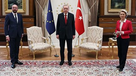 Чавушоглу попытался объяснить инцидент со стульями на встрече Эрдогана с лидерами ЕС