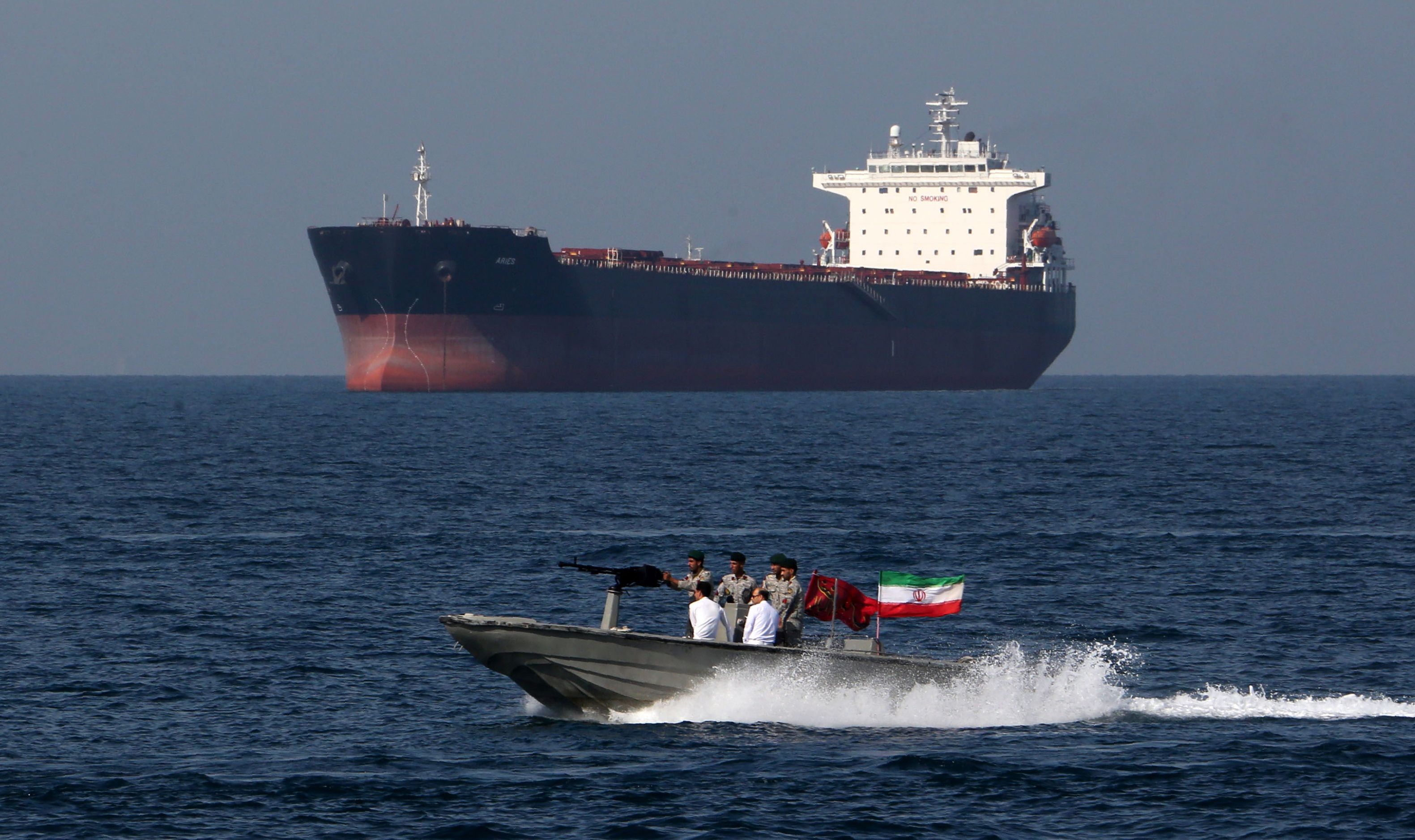 ВС Ирана задержали иностранное судно в Персидском заливе