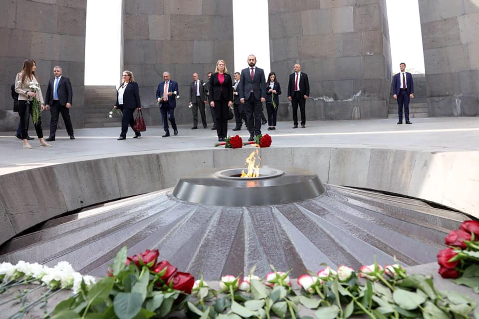 Министр иностранных дел Норвегии посетила мемориал памяти жертв Геноцида армян