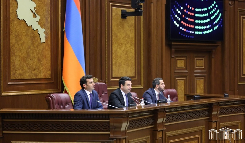 Парламент обсудил проекты во втором чтении и завершил работу очередных заседаний