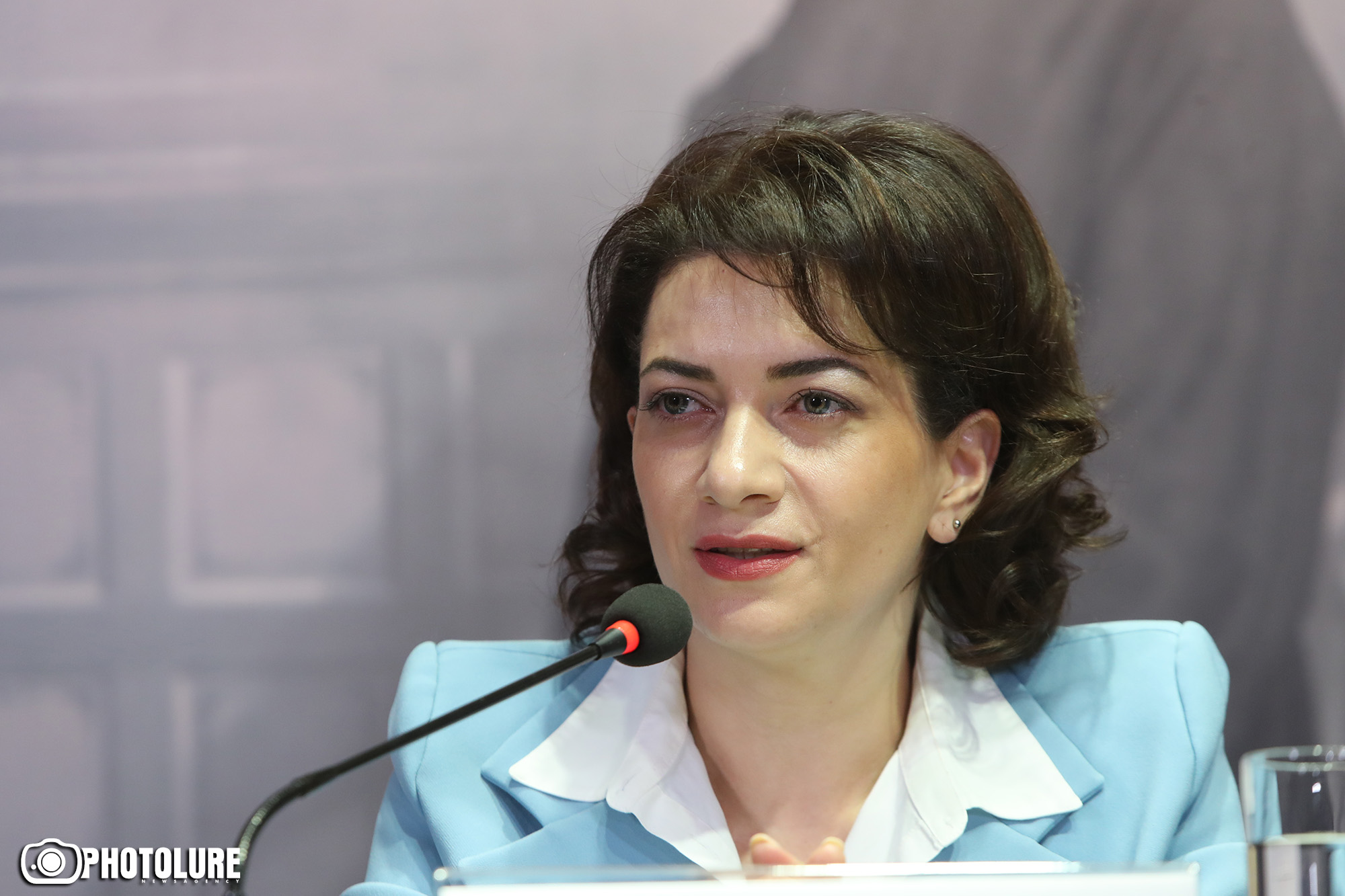 Супруга премьера Армении легитимизировала украденные из бюджета средства
