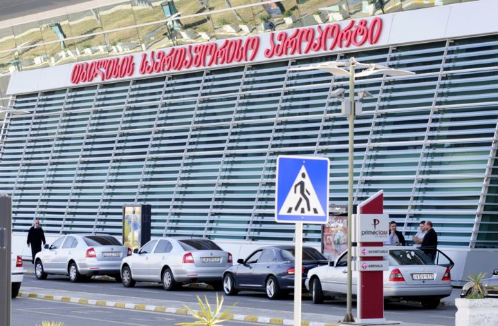 Тбилиси отменил два рейса в Ереван, один – в Баку 