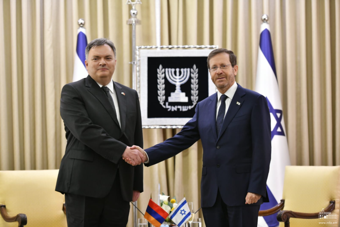 Посол Армении вручил верительные грамоты президенту Израиля 