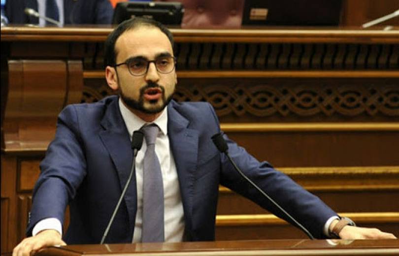 Исключений не будет: В Армении депутатов и членов правительства обяжут носить маски