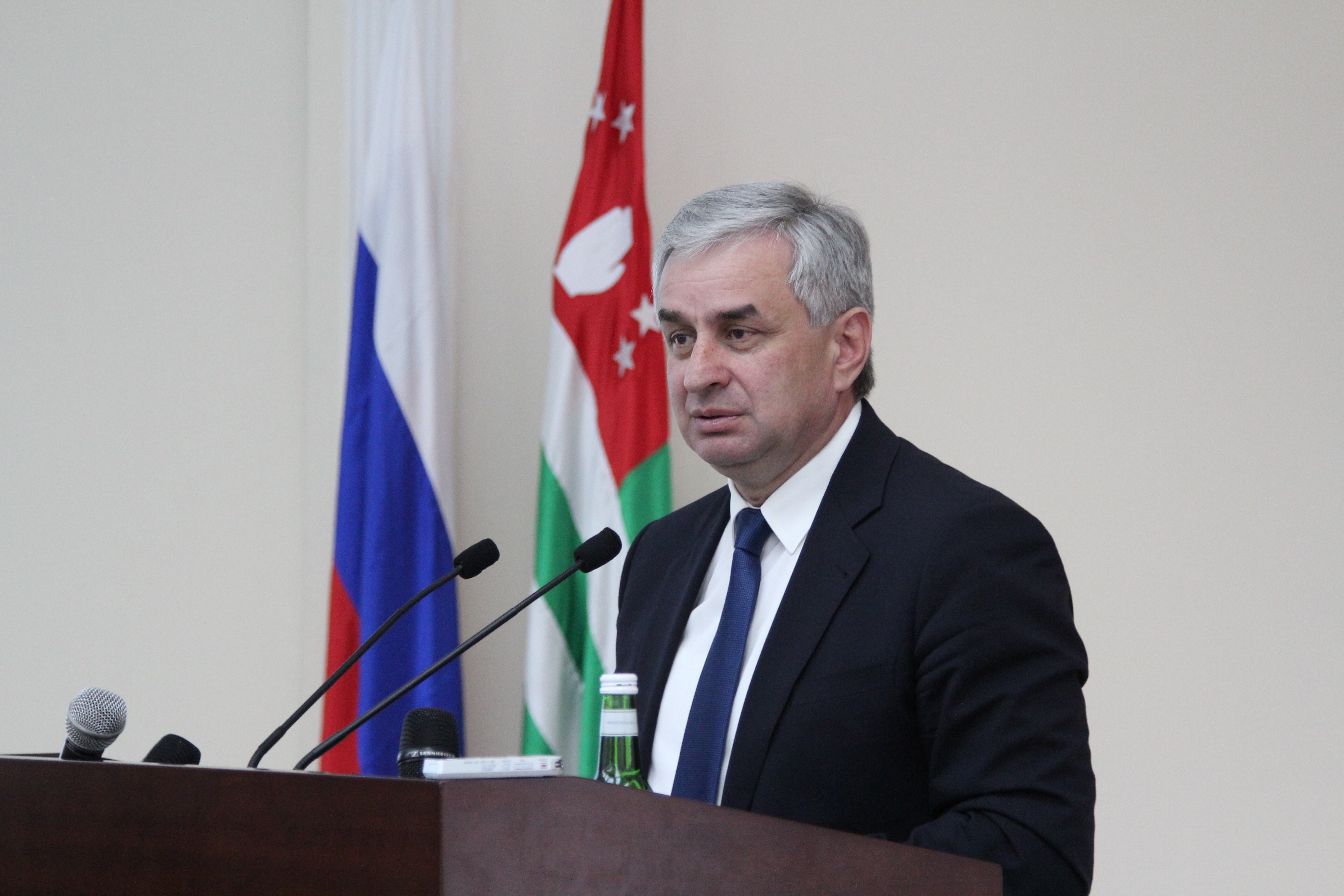 Хаджимба призвал политические силы Абхазии к спокойной предвыборной борьбе
