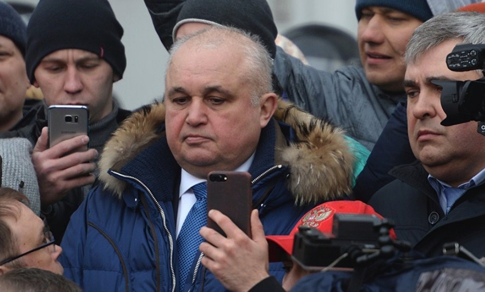 Вице-губернатор Кемеровской области на коленях попросил прощения у народа