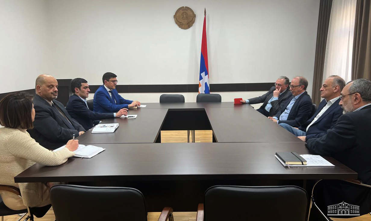 Глава МИД Арцаха встретился с бывшими министрами иностранных дел Армении