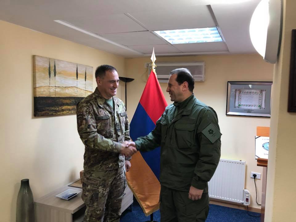 Министр обороны Армении с рабочим визитом прибыл в Косово