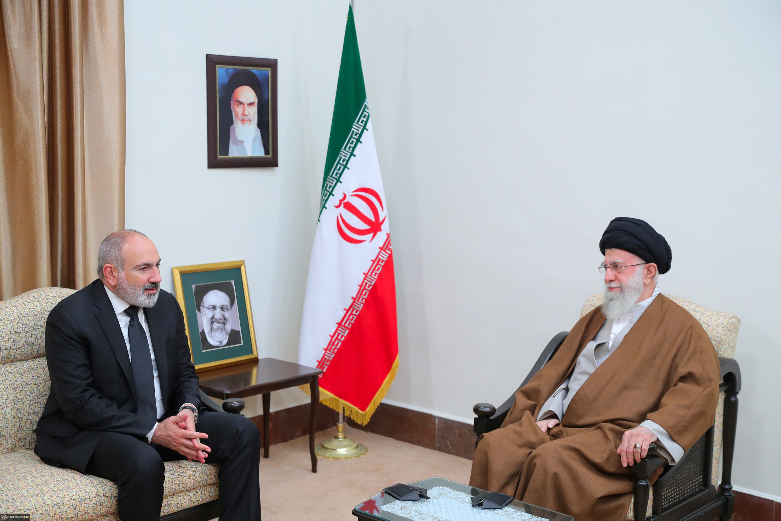 Хаменеи – Пашиняну: Есть противники отношений между Ираном и Арменией