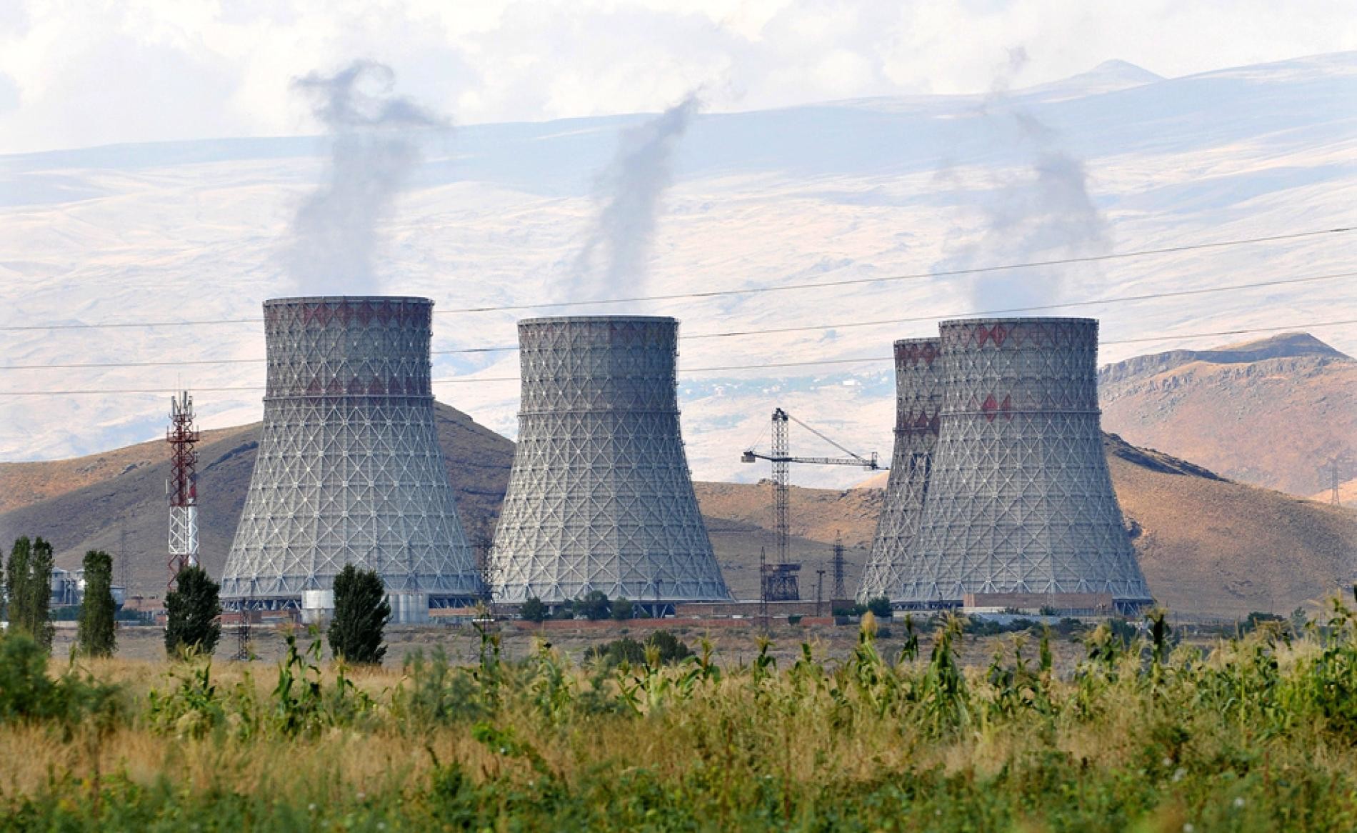Власти Армении ведут переговоры по строительству новой атомной электростанции - премьер