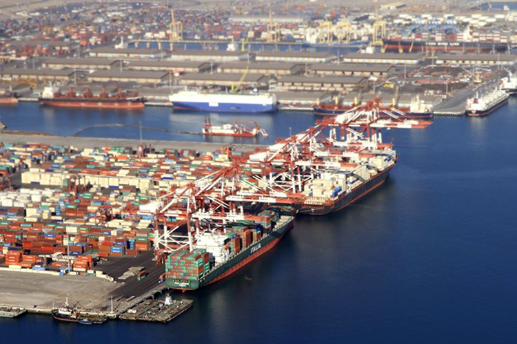 Иран планирует построить «гигантский» порт на побережье Оманского залива 