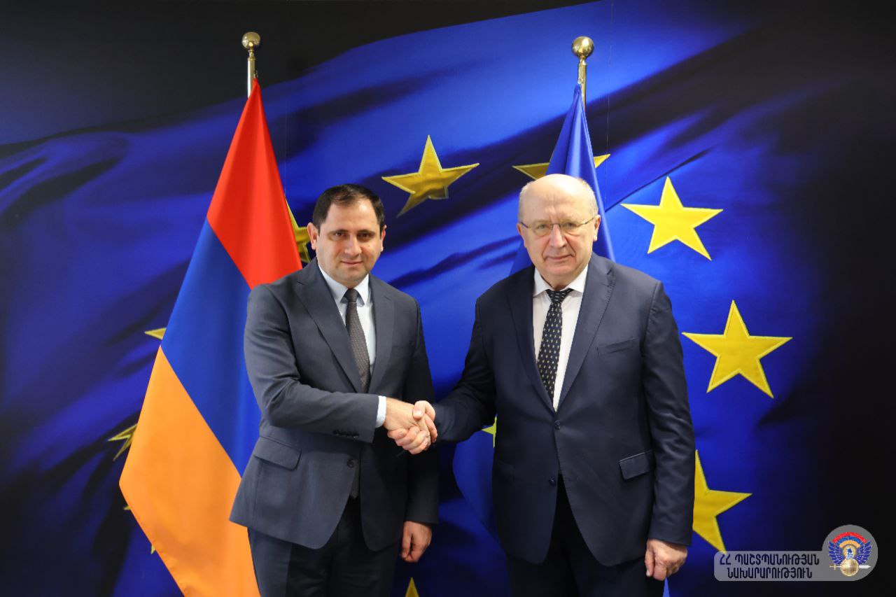 Сурен Папикян встретился с комиссаром ЕС по обороне и космосу