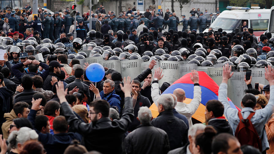 Армянская оппозиция в ноябре начнет антиправительственные митинги