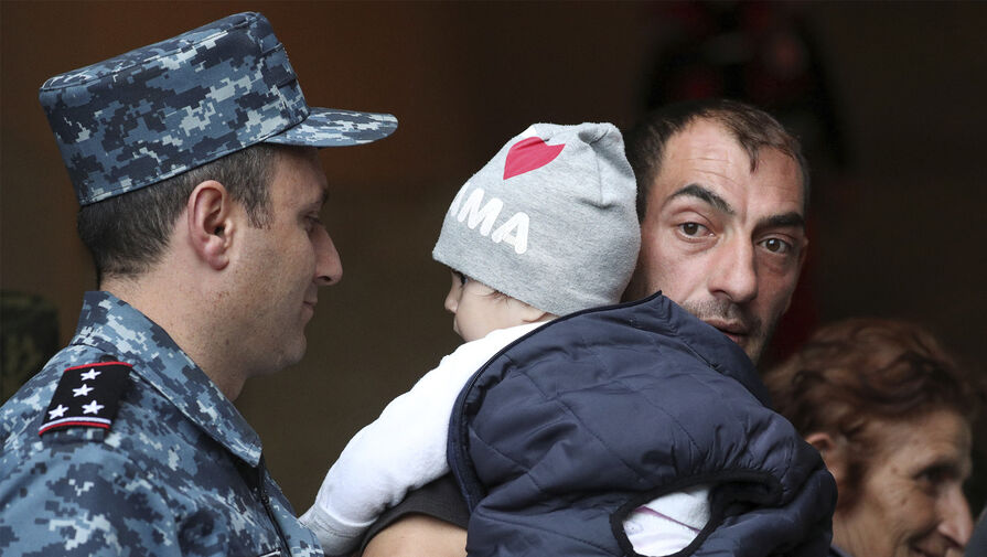Тысячи беженцев из Нагорного Карабаха продолжают прибывать в Армению