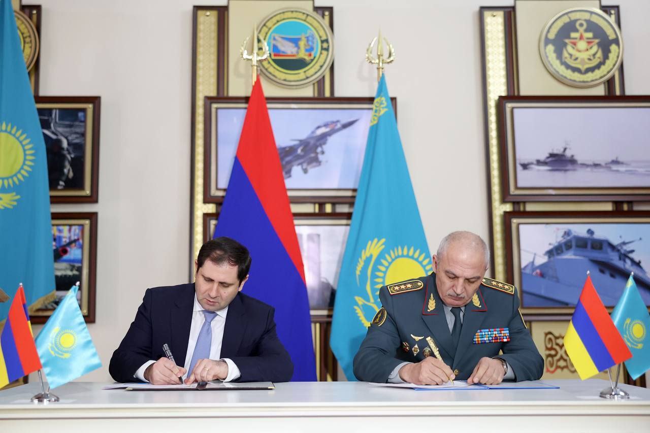 Министры обороны Армении и Казахстана подписали План сотрудничества в оборонной сфере