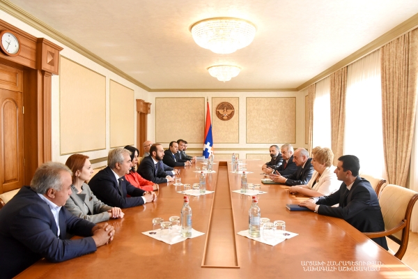 Бако Саакян и Арарат Мирзоян обсудили развитие межпарламентских связей двух государств