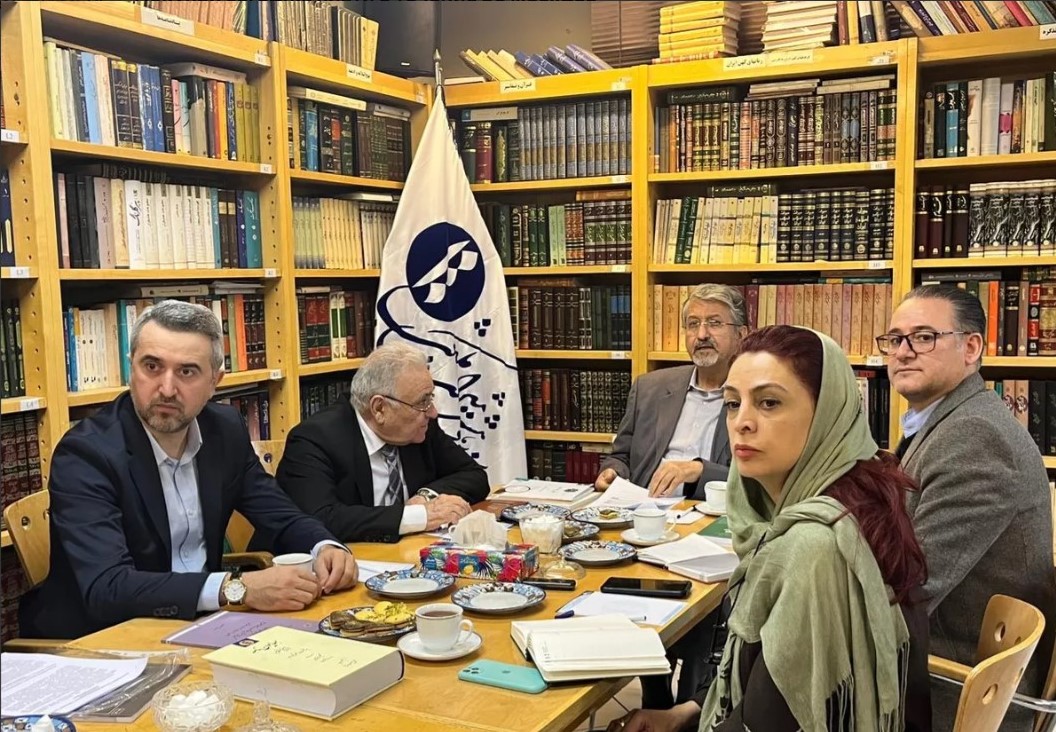 Иранские специалисты передали «Матенадарану» рукописи на двух языках