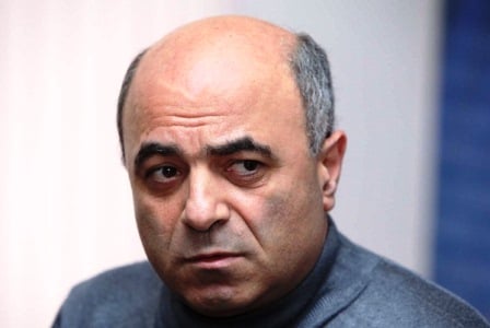 Силовики пришли с обыском к политологу Бозояну