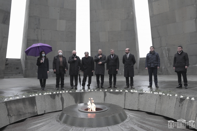 Делегация Меджлиса Ирана посетила мемориал в Цицернакаберде