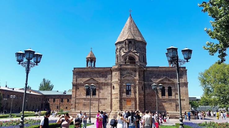 Հակասահմանադրական, հակականոնական և անօրինական. Մայր Աթոռը՝ իշխանության զեկույցի մասին