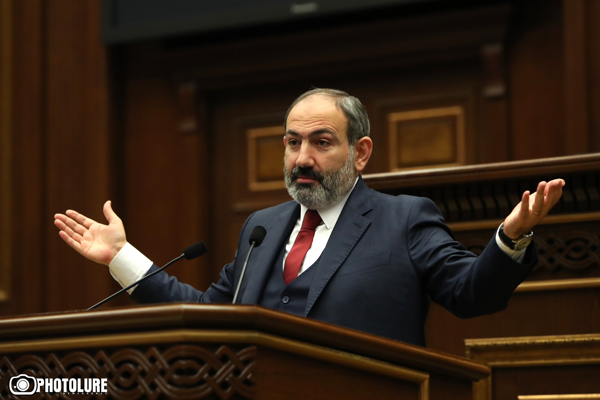 «Слышу голос Сержа Саргсяна»: Пашиняну мерещится экс-президент Армении 