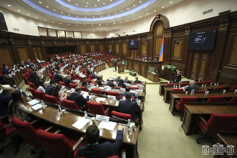 Парламентское большинство бойкотировало оппозиционного кандидата в члены ГКЗЭК
