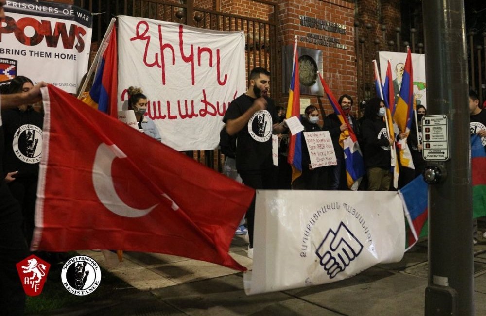 Акция протеста перед консульством Армении в Глендейле против правительства Пашиняна (ФОТО)